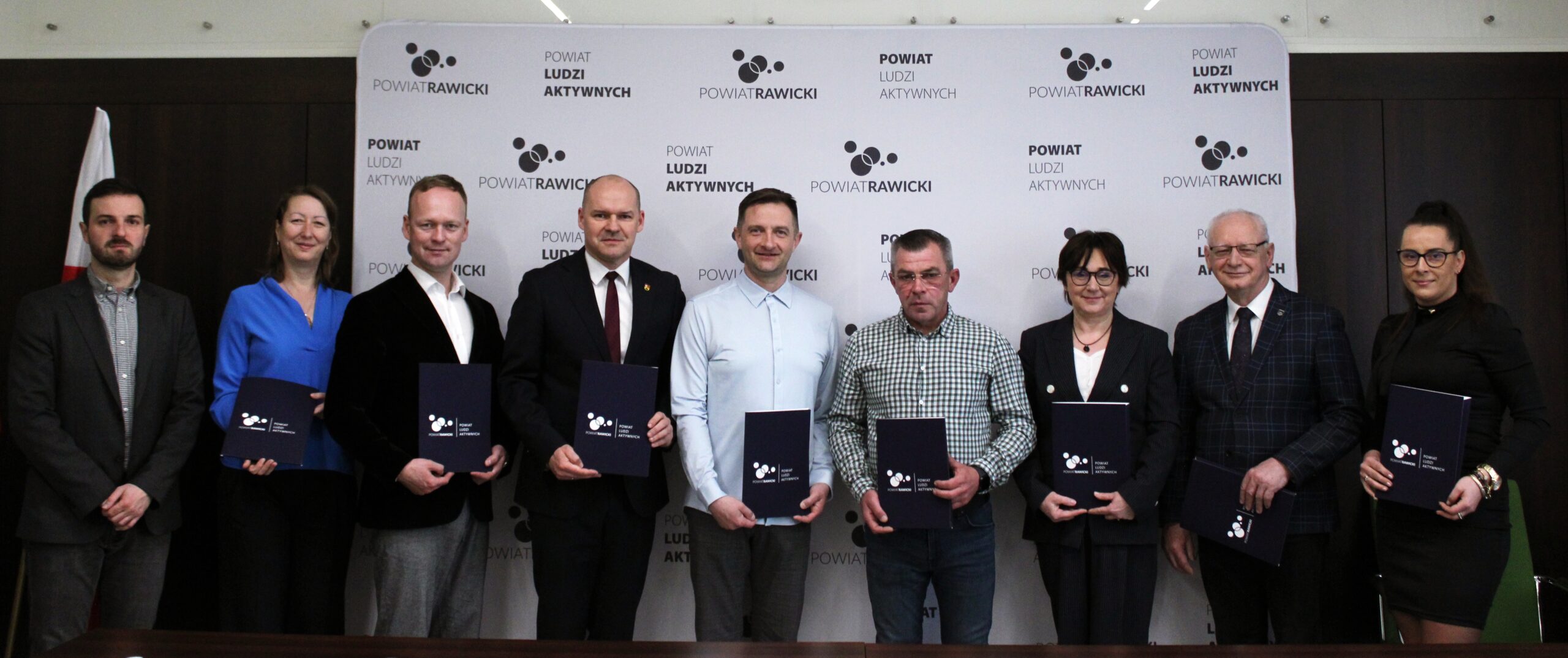 Podpisanie umowy na wykonanie ścieżki rowerowej na ul. Poznańskiej w Rawiczu