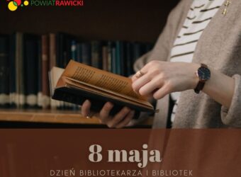 otwarta książka w dłoniach